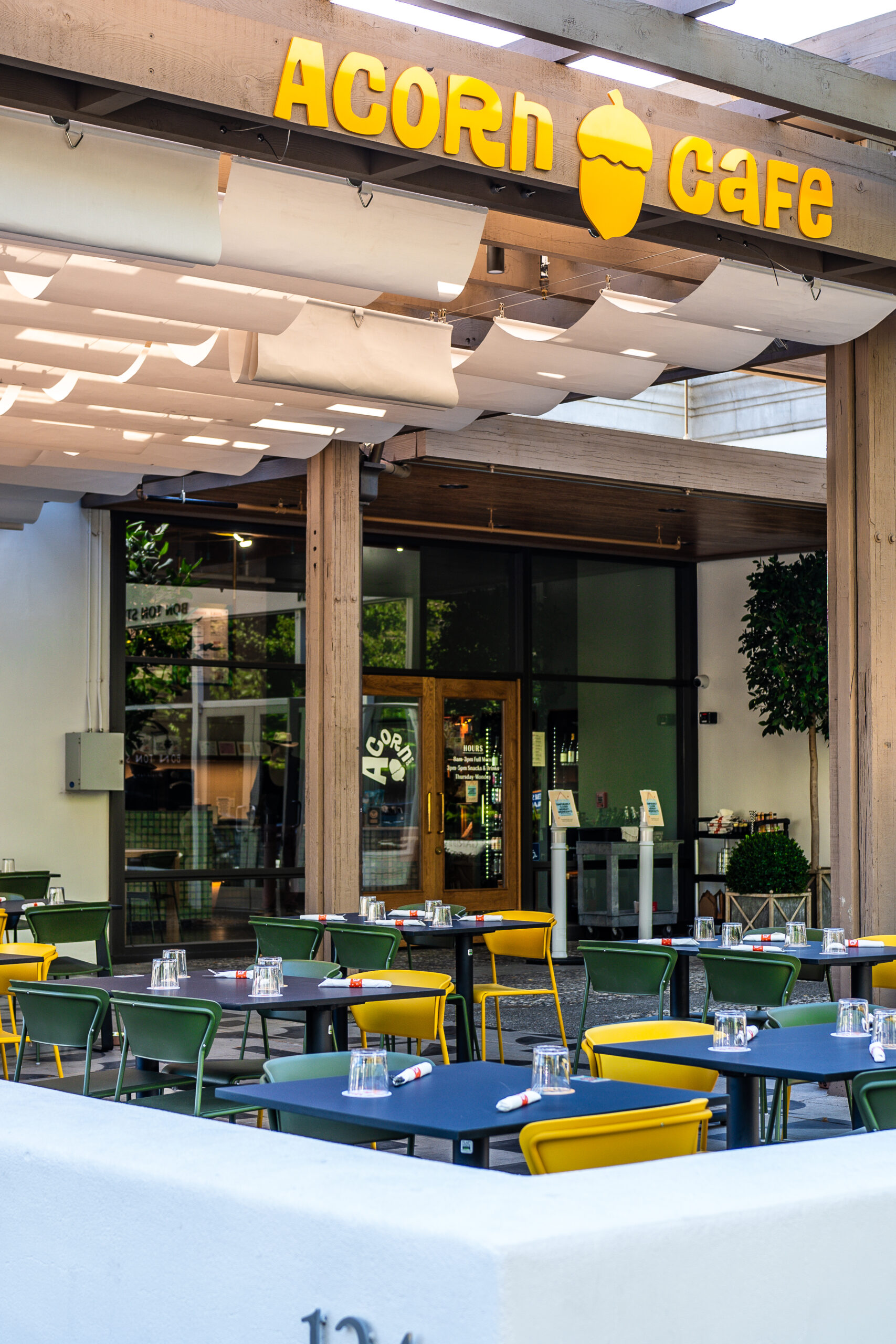 Outdoor seating at Acorn Cafe in Healdsburg