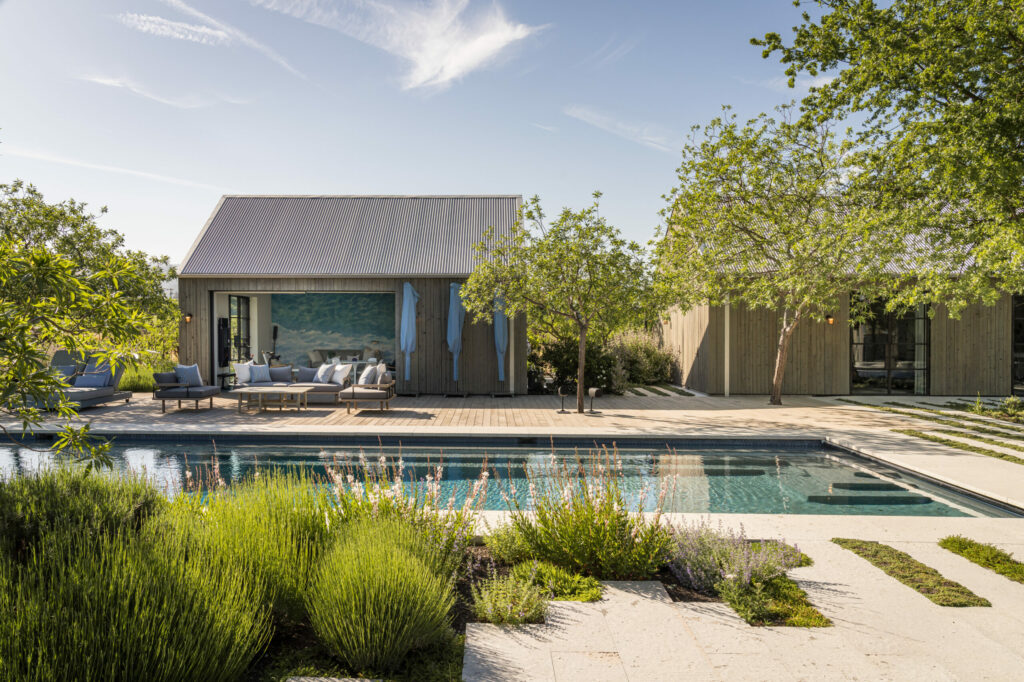 Pool house and pool. (Adam Potts Photography)