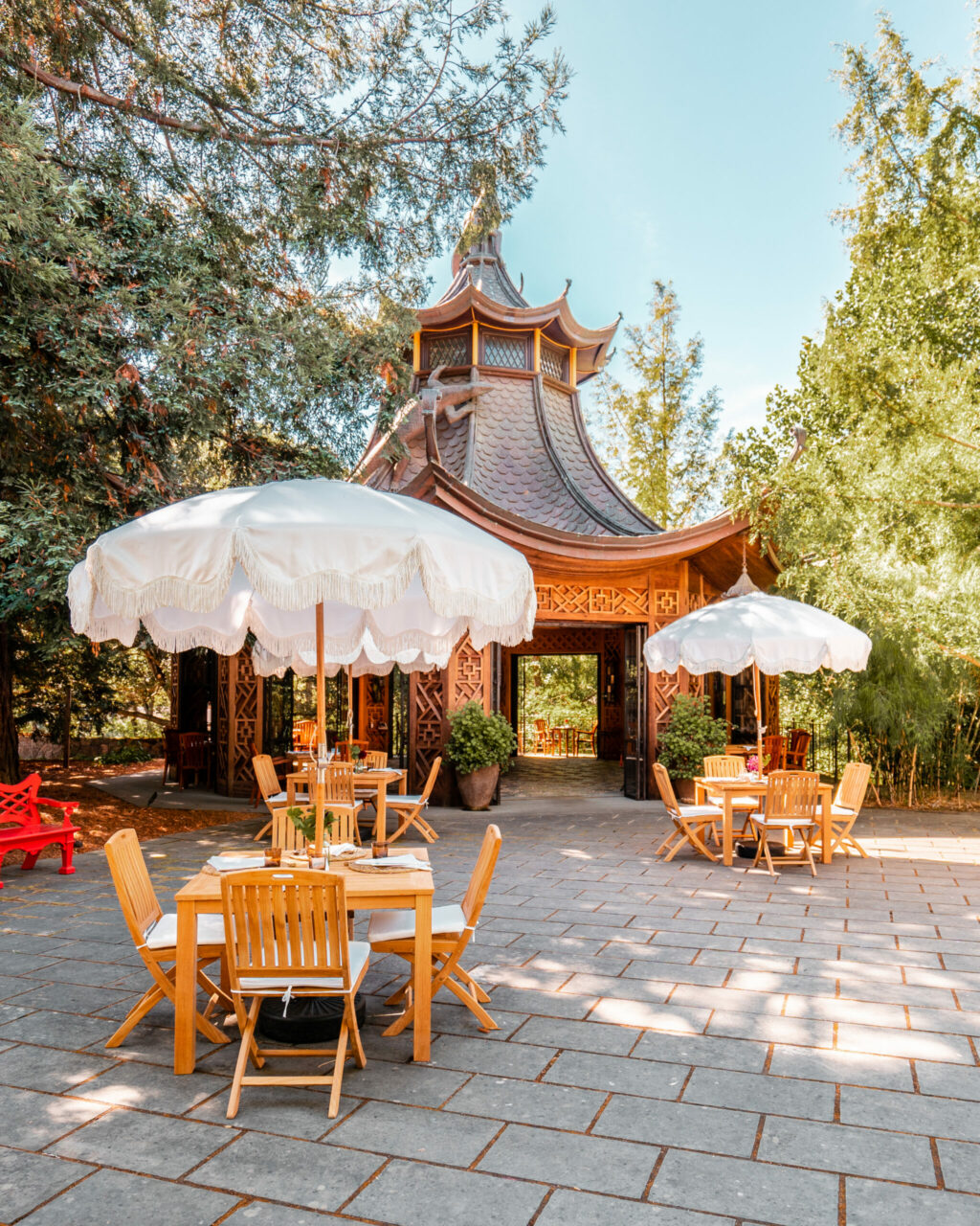 Outdoor tasting area at McEvoy Ranch in Petaluma. (Shwetha Kotekar/Sonoma County Tourism)