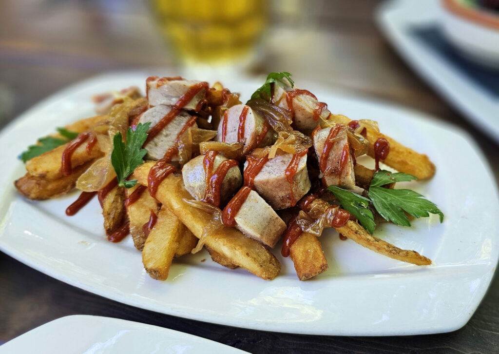 Currywurst fries